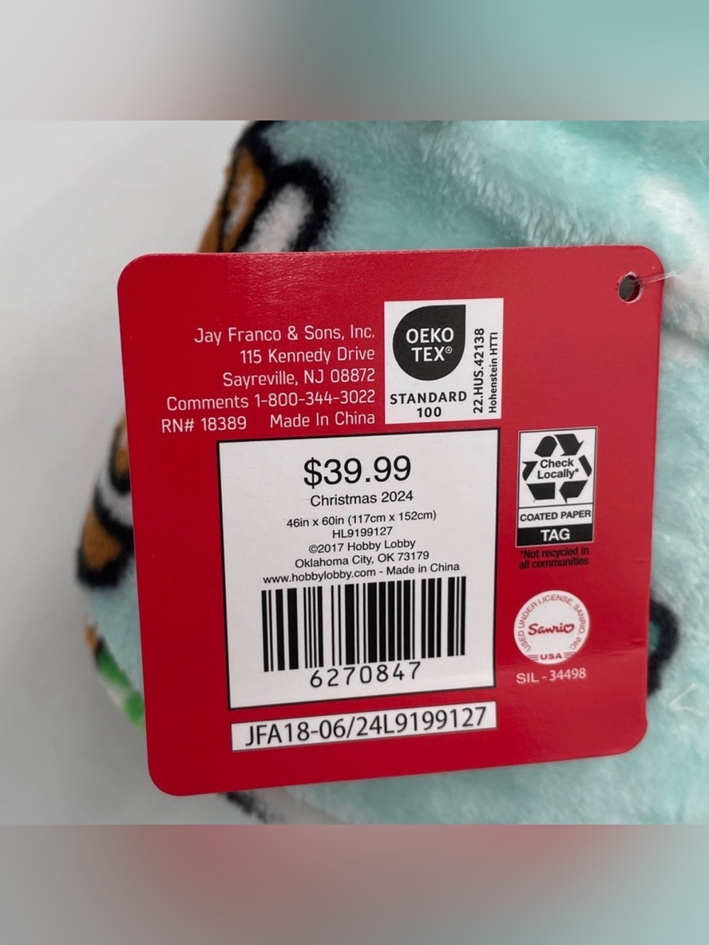 HELLO KITTY Christmas Plush Throw - Picture 10 of 11